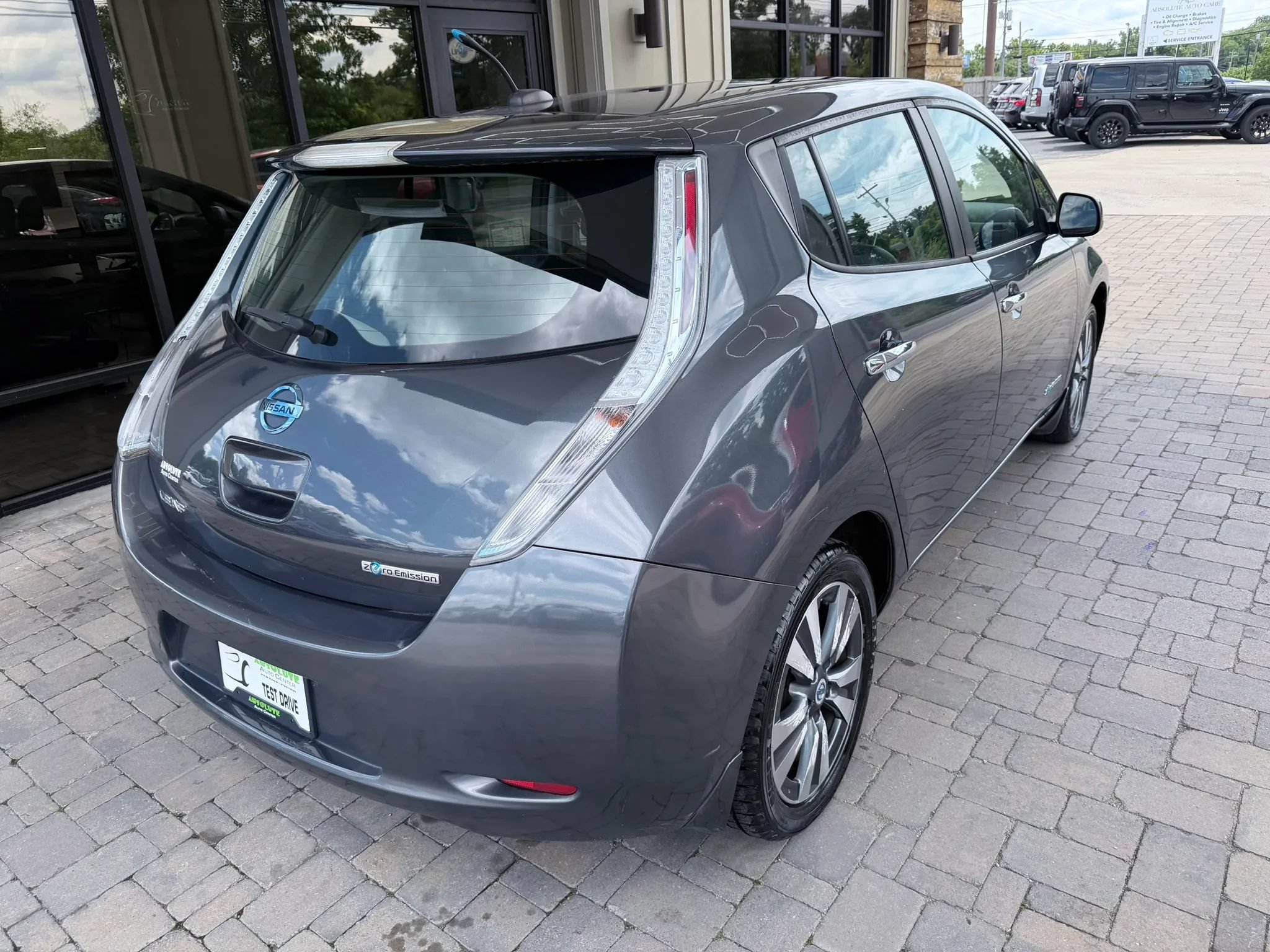 Used 2013 Nissan Leaf SL FWD image 4