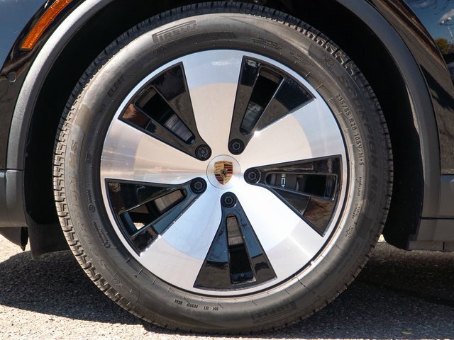 Certified 2024 Porsche Macan 4 Electric image 12