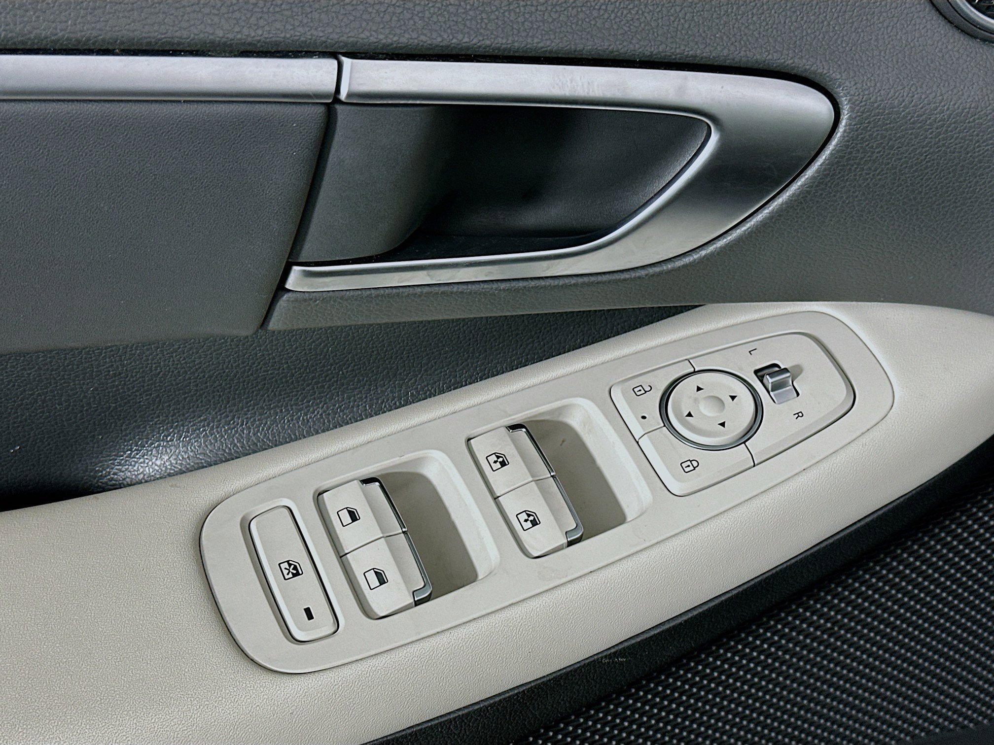 Used 2025 Hyundai Sonata SEL FWD image 15