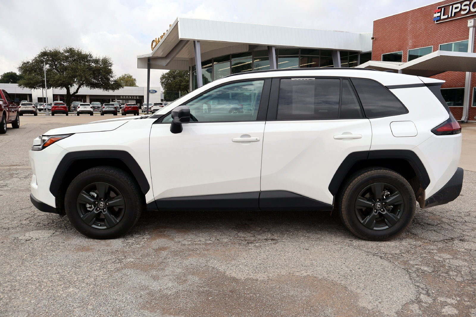 Used 2026 Toyota RAV4 LE AWD/4WD image 2