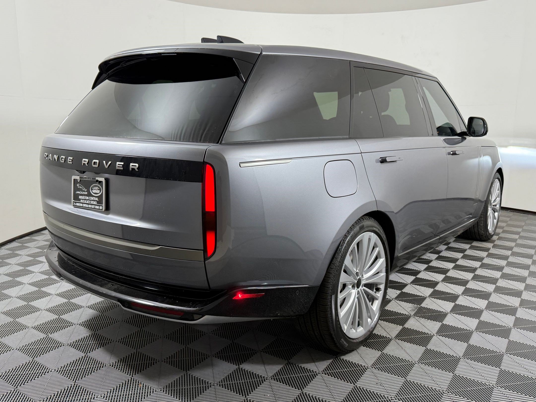 New 2026 Land Rover Range Rover Long Wheelbase SE AWD/4WD image 9