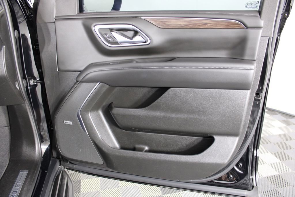 Used 2023 Chevrolet Suburban LT w/ Luxury Package AWD/4WD image 40