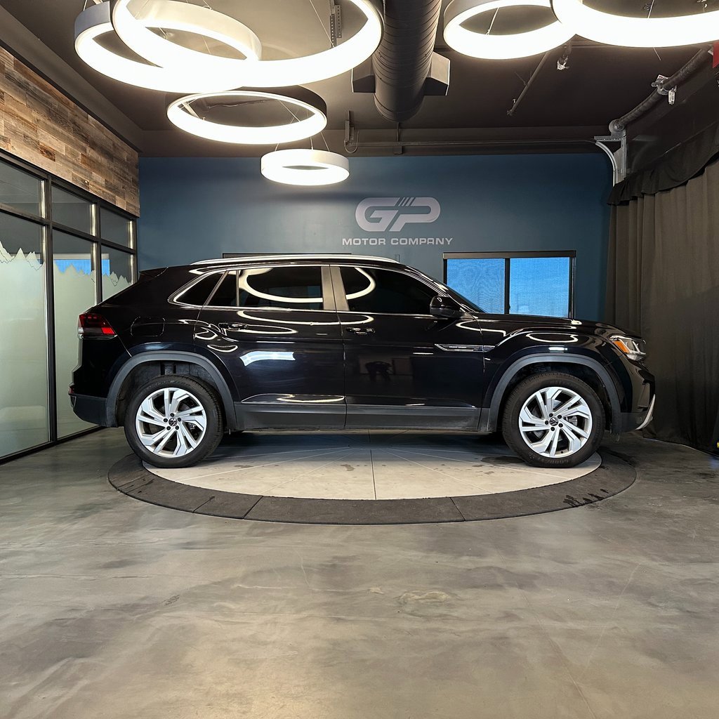 Used 2020 Volkswagen Atlas Cross Sport SEL image 2