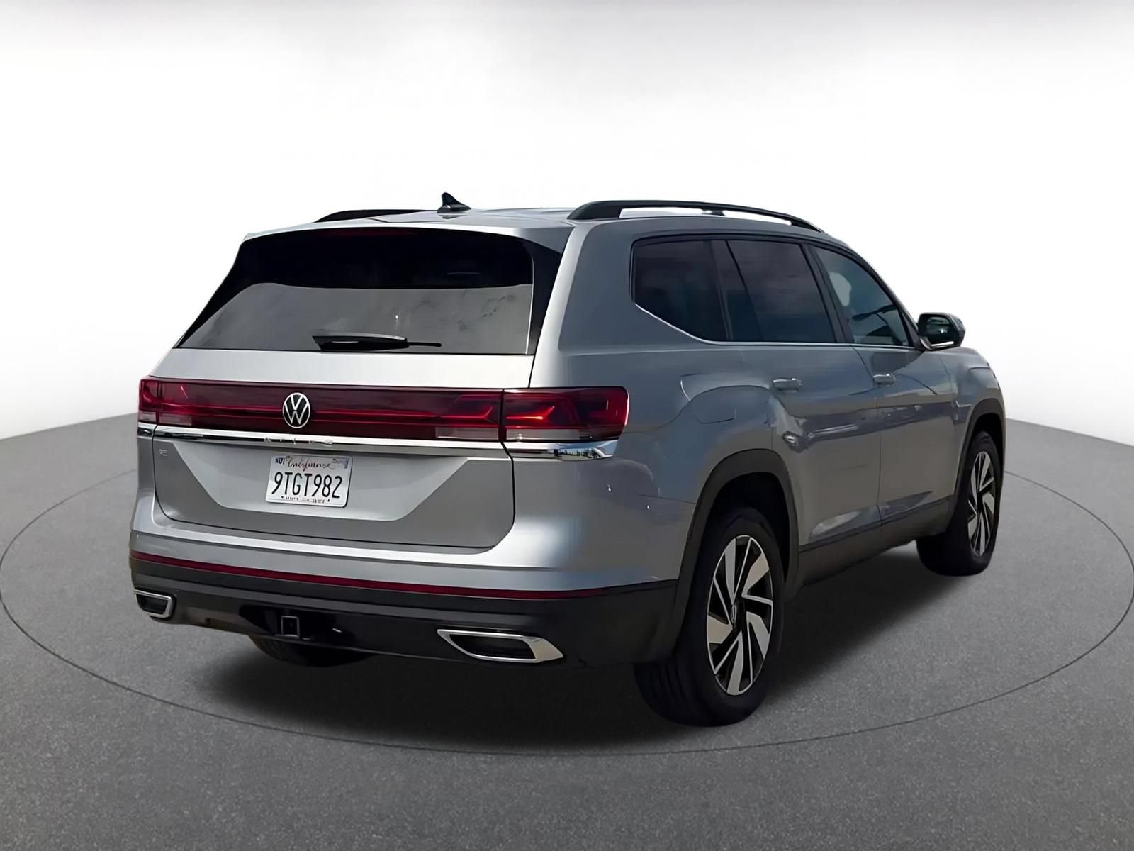Used 2026 Volkswagen Atlas SE FWD image 13