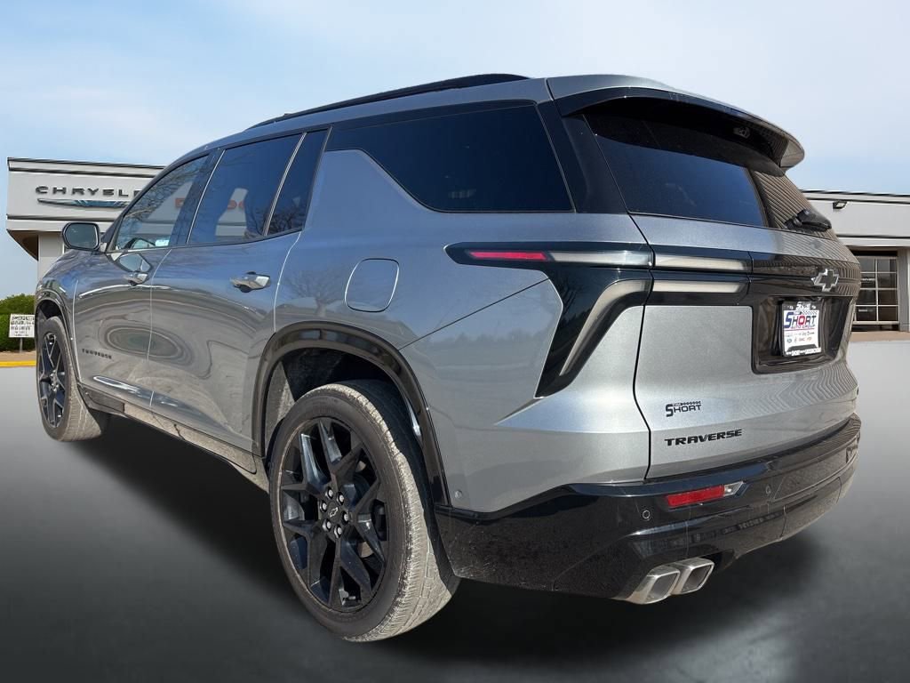 Used 2024 Chevrolet Traverse RS image 3