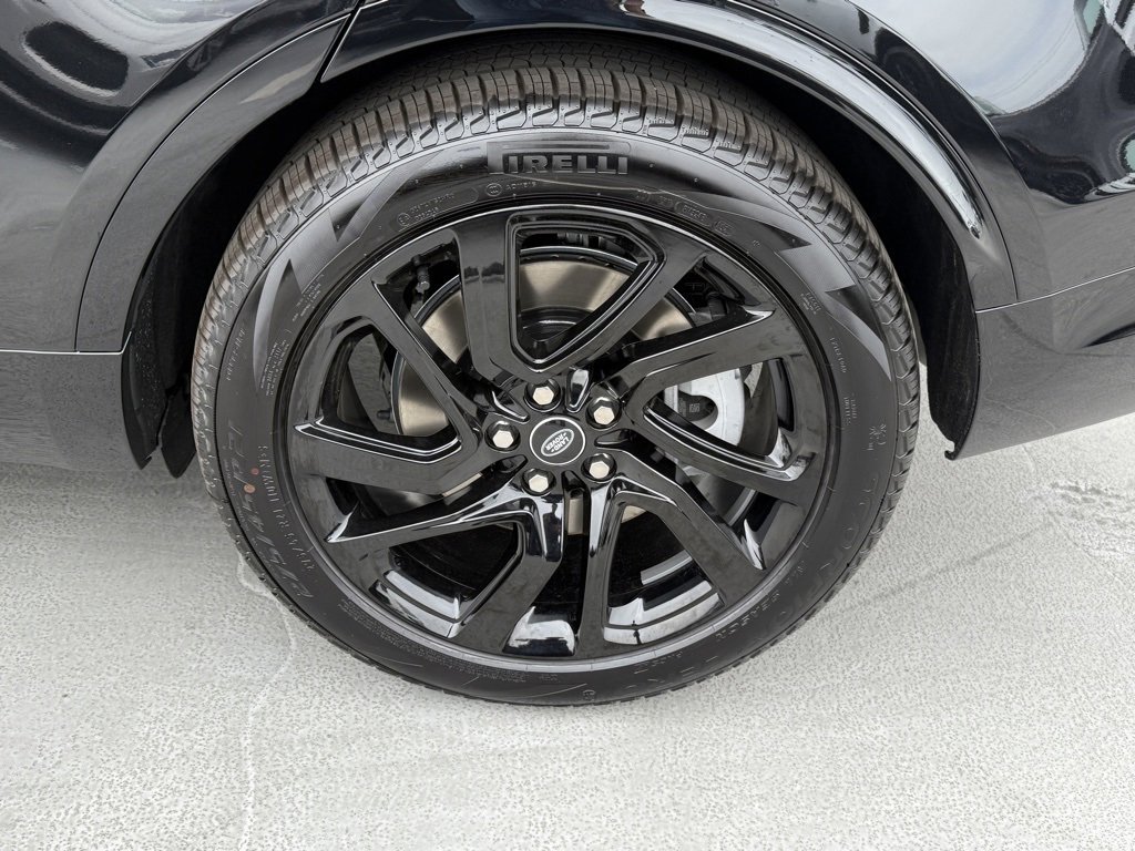 New 2025 Land Rover Discovery Dynamic SE image 7