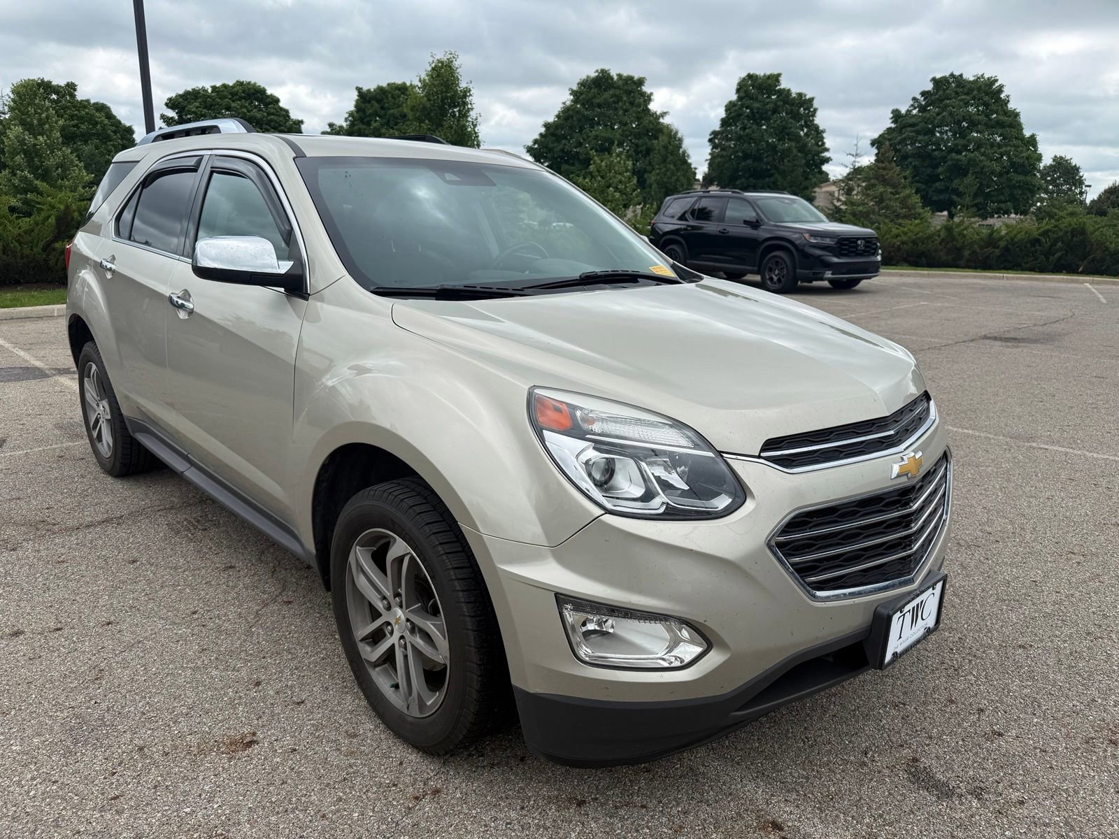 Used 2016 Chevrolet Equinox LTZ w/ Enhanced Convenience Package FWD image 3