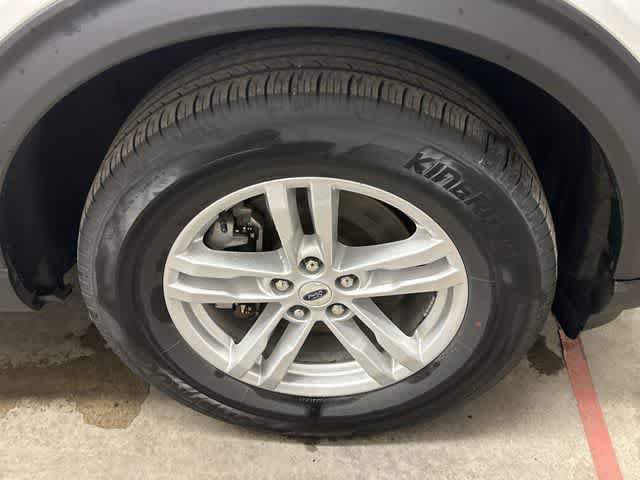 Used 2024 Ford Explorer XLT w/ Equipment Group 202A AWD/4WD image 5