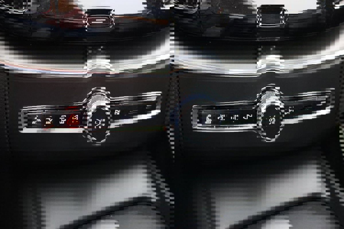 Used 2024 Volvo XC60 T8 Core image 29