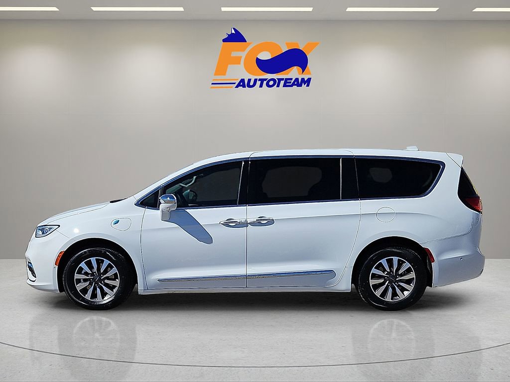 Used 2022 Chrysler Pacifica Limited FWD image 2