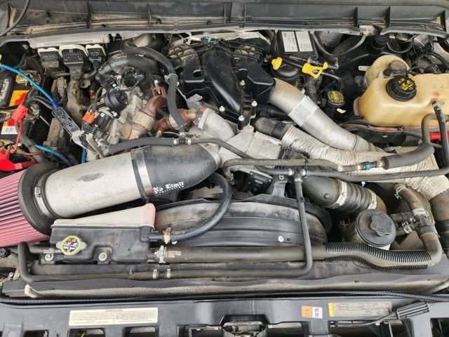 Used 2015 Ford F250 Lariat w/ Lariat Ultimate Package AWD/4WD image 32