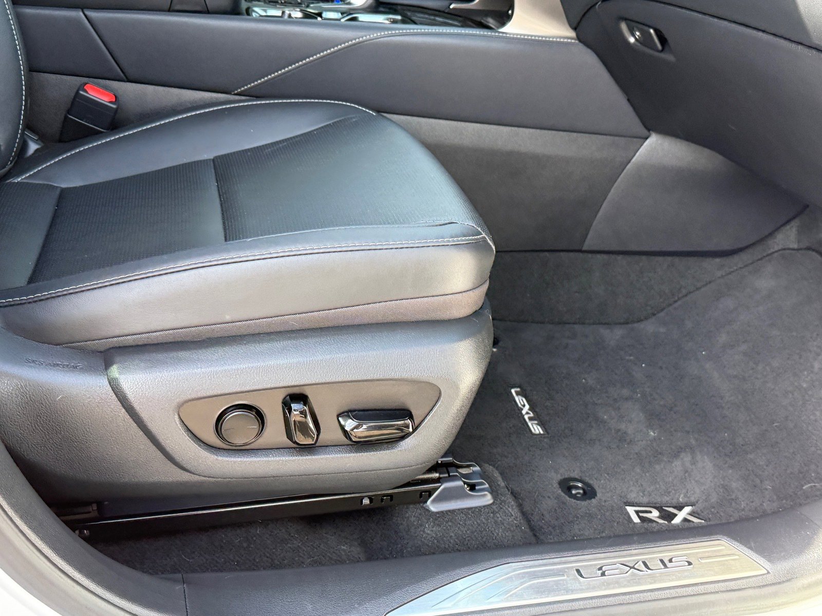 Used 2024 Lexus RX 350 FWD image 12