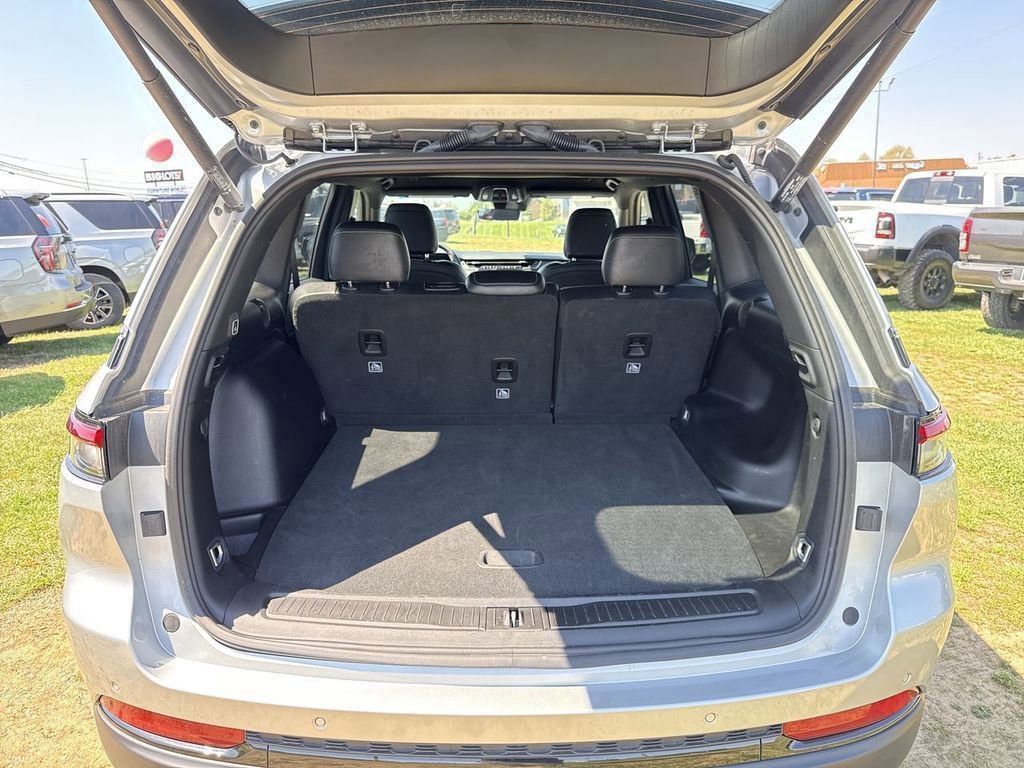 Used 2025 Jeep Grand Cherokee Altitude AWD/4WD image 17