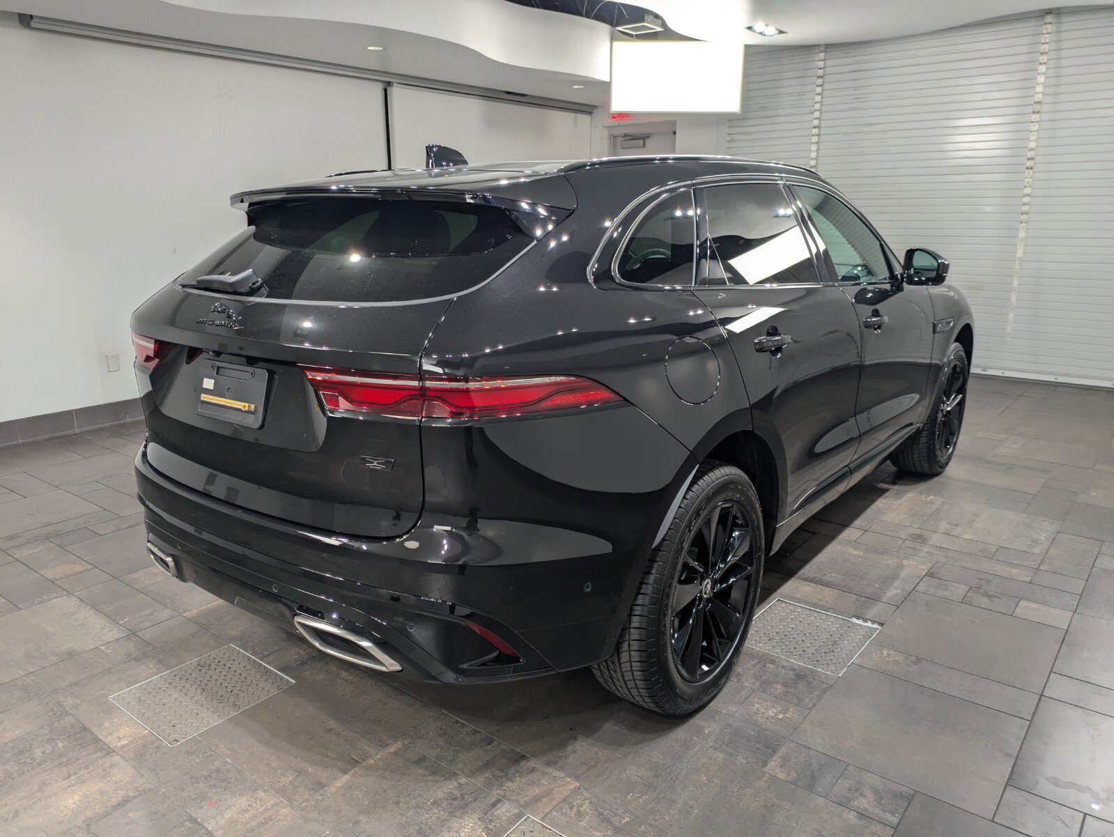New 2026 Jaguar F-PACE R-Dynamic S image 25