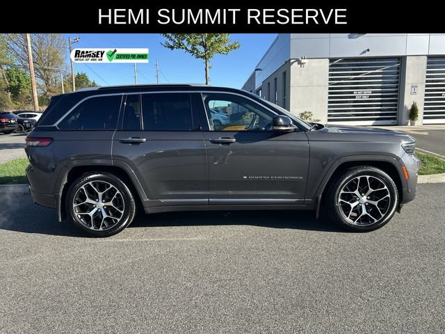 Used 2022 Jeep Grand Cherokee Summit AWD/4WD image 9