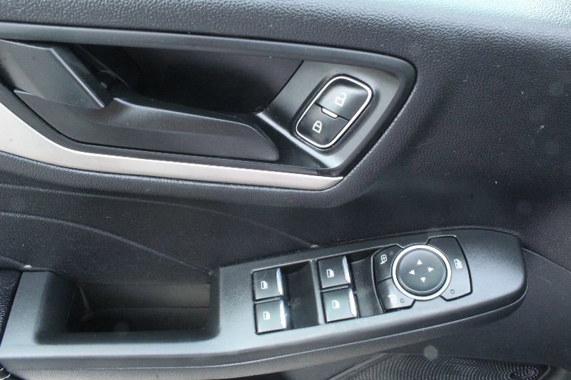 Used 2022 Ford Escape SE w/ SE Sport Appearance Package image 9