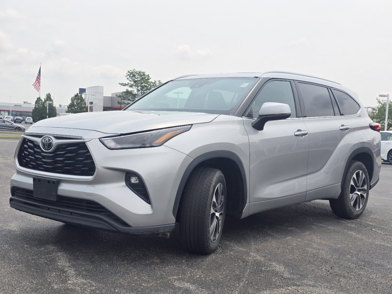 Used 2022 Toyota Highlander XLE FWD image 13