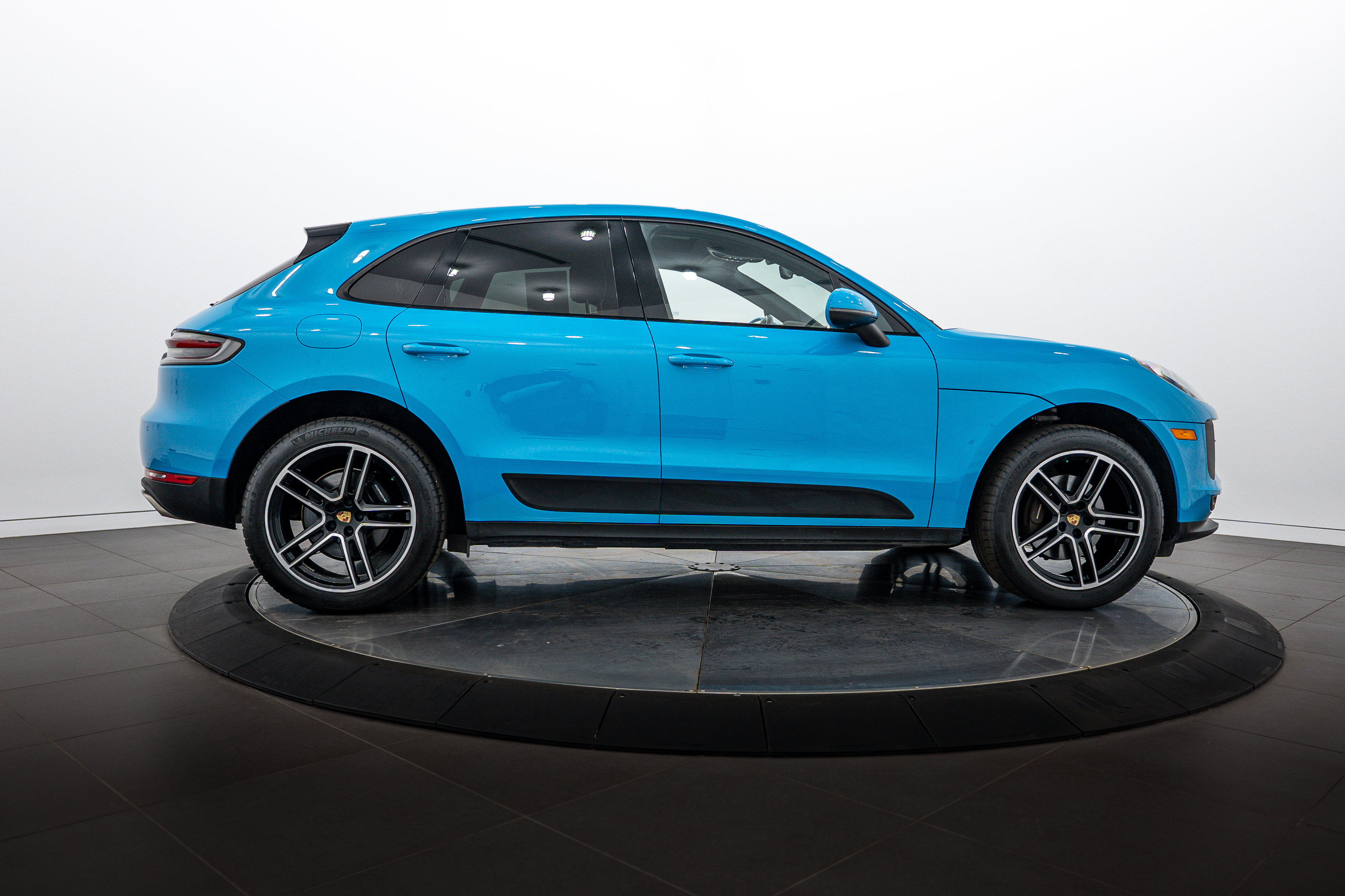 Certified 2019 Porsche Macan AWD/4WD image 8