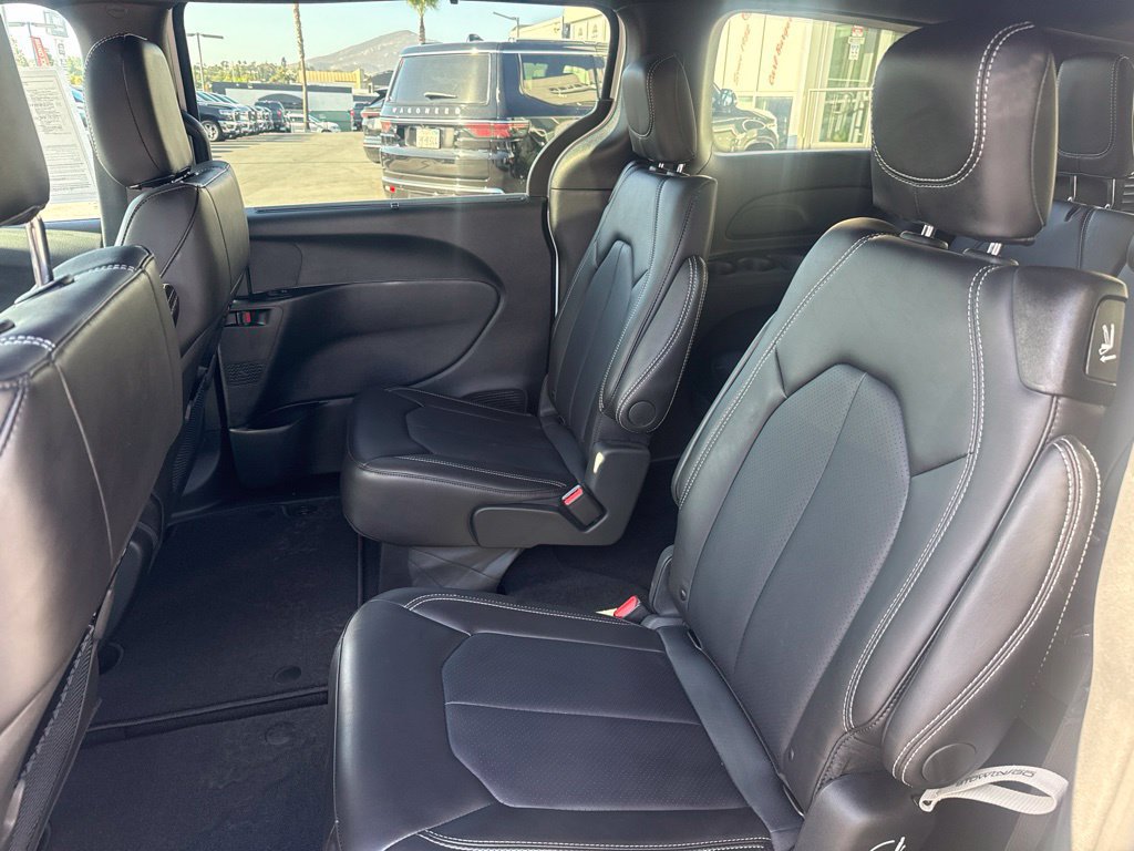 Used 2026 Chrysler Pacifica Select FWD image 15