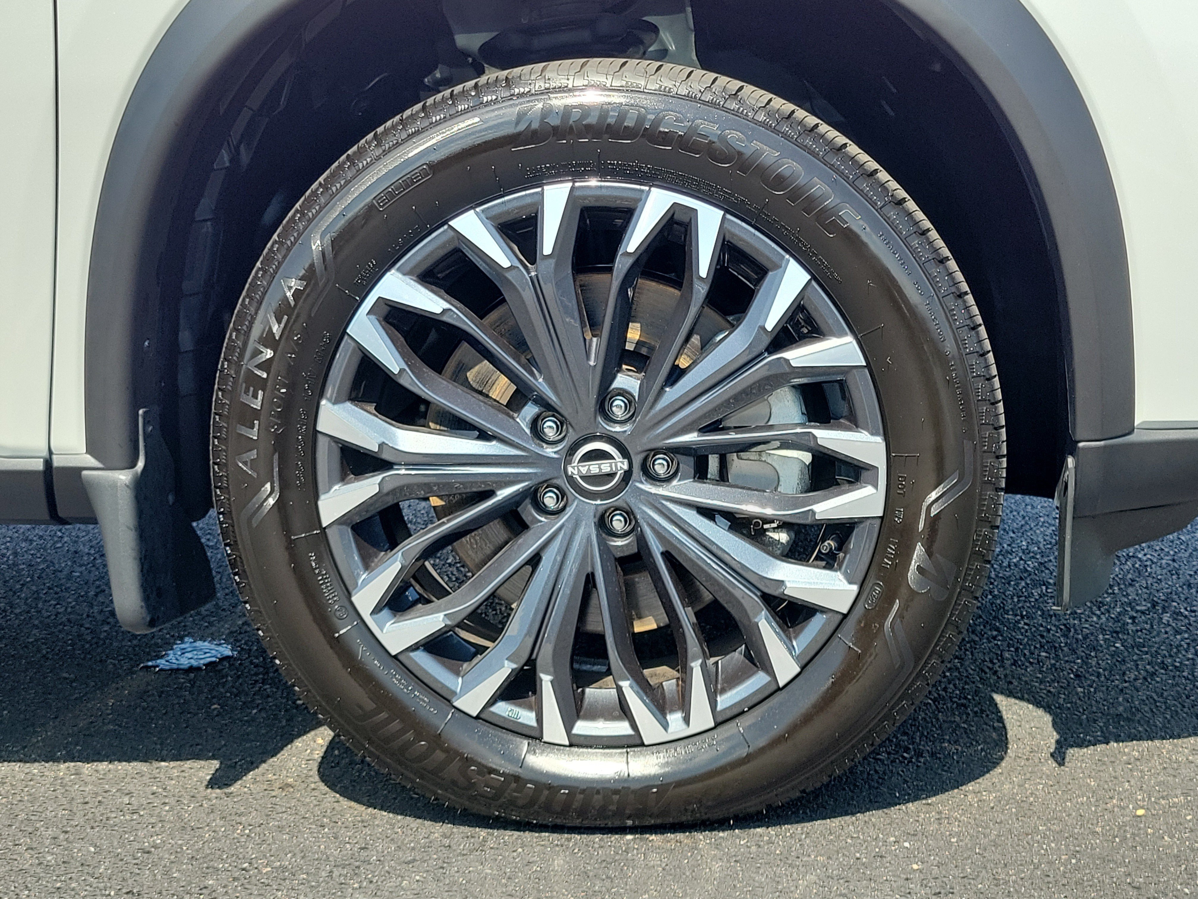 Certified 2025 Nissan Rogue SL w/ Tech Package AWD/4WD image 5