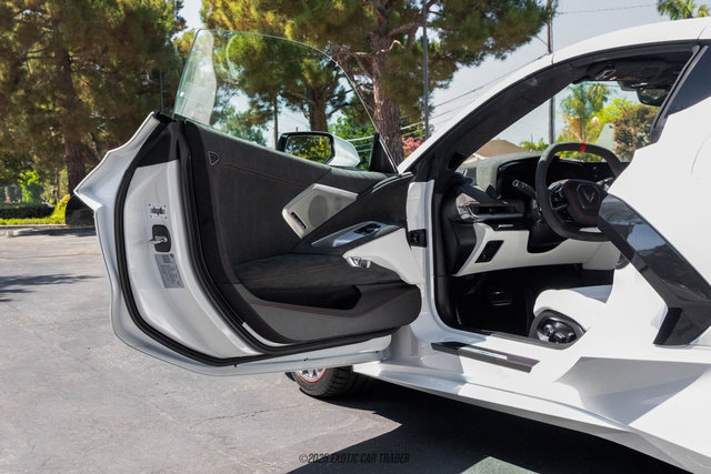 Used 2023 Chevrolet Corvette Stingray Premium Cpe w/ Z51 Performance Package image 32