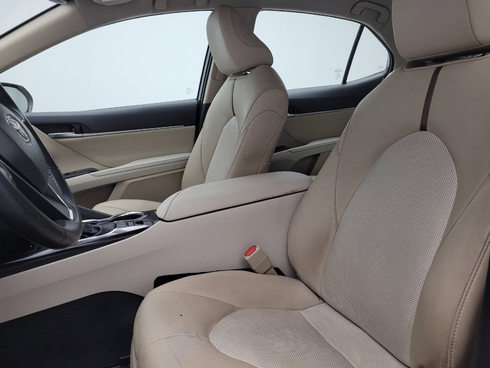 Used 2020 Toyota Camry XLE image 17