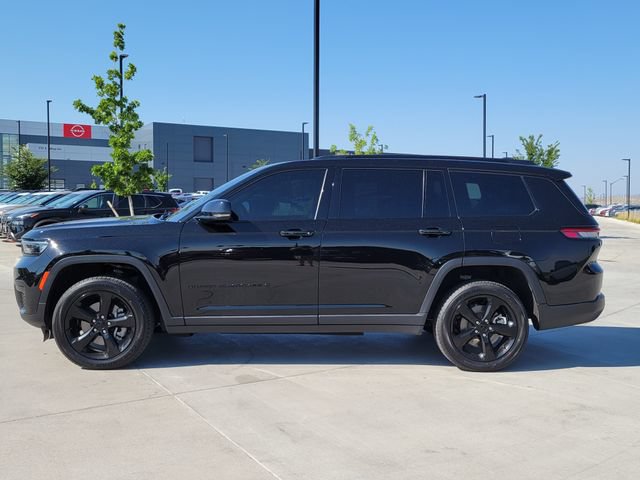 Used 2023 Jeep Grand Cherokee L Laredo AWD/4WD image 2