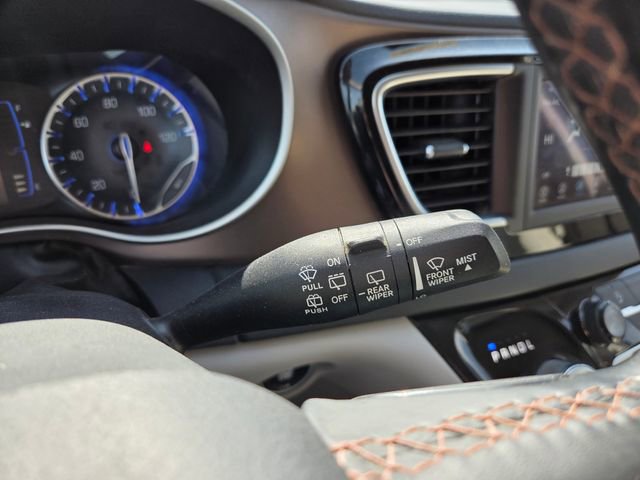 Used 2018 Chrysler Pacifica Touring-L FWD image 20