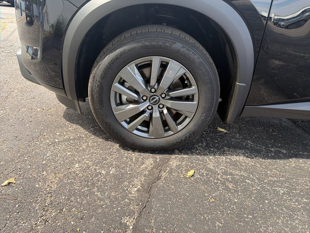 Certified 2025 Nissan Pathfinder SV w/ SV Premium Package FWD image 29