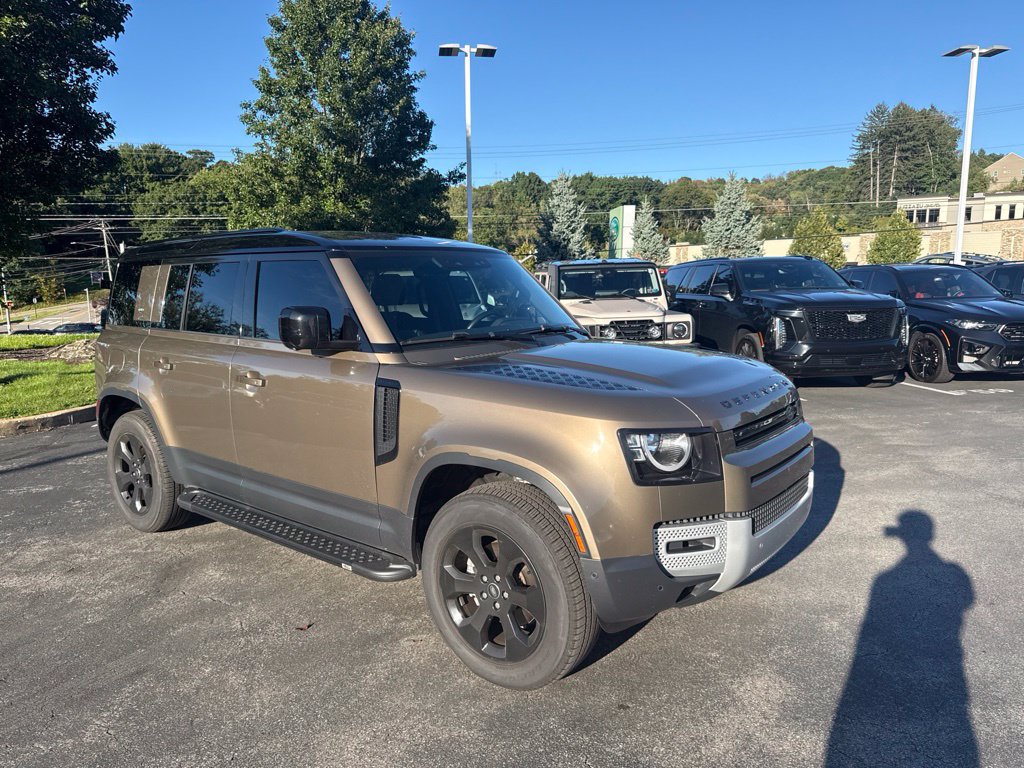 Used 2023 Land Rover Defender 110 S AWD/4WD image 7
