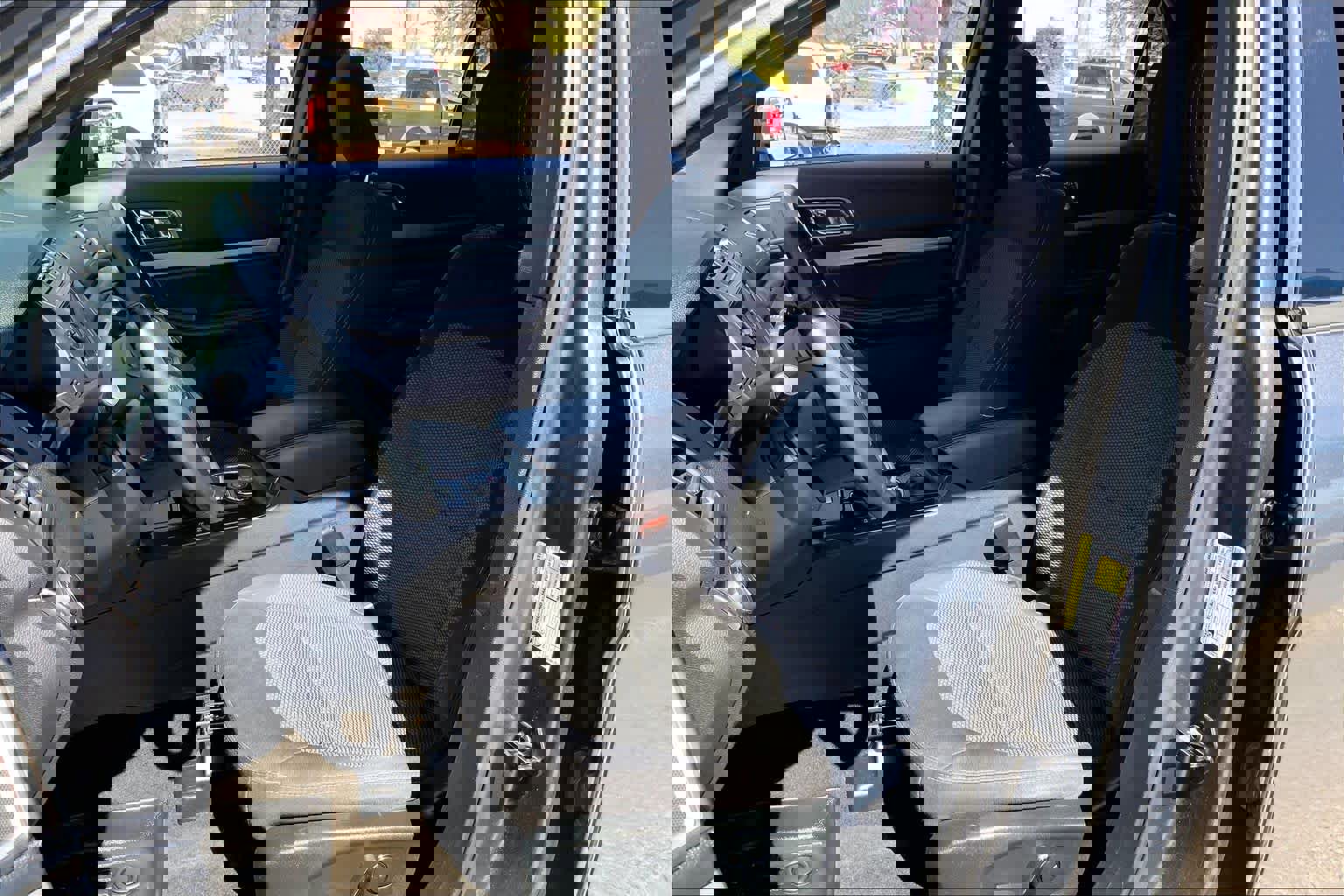 Used 2018 Ford Explorer XLT w/ Equipment Group 201A image 8