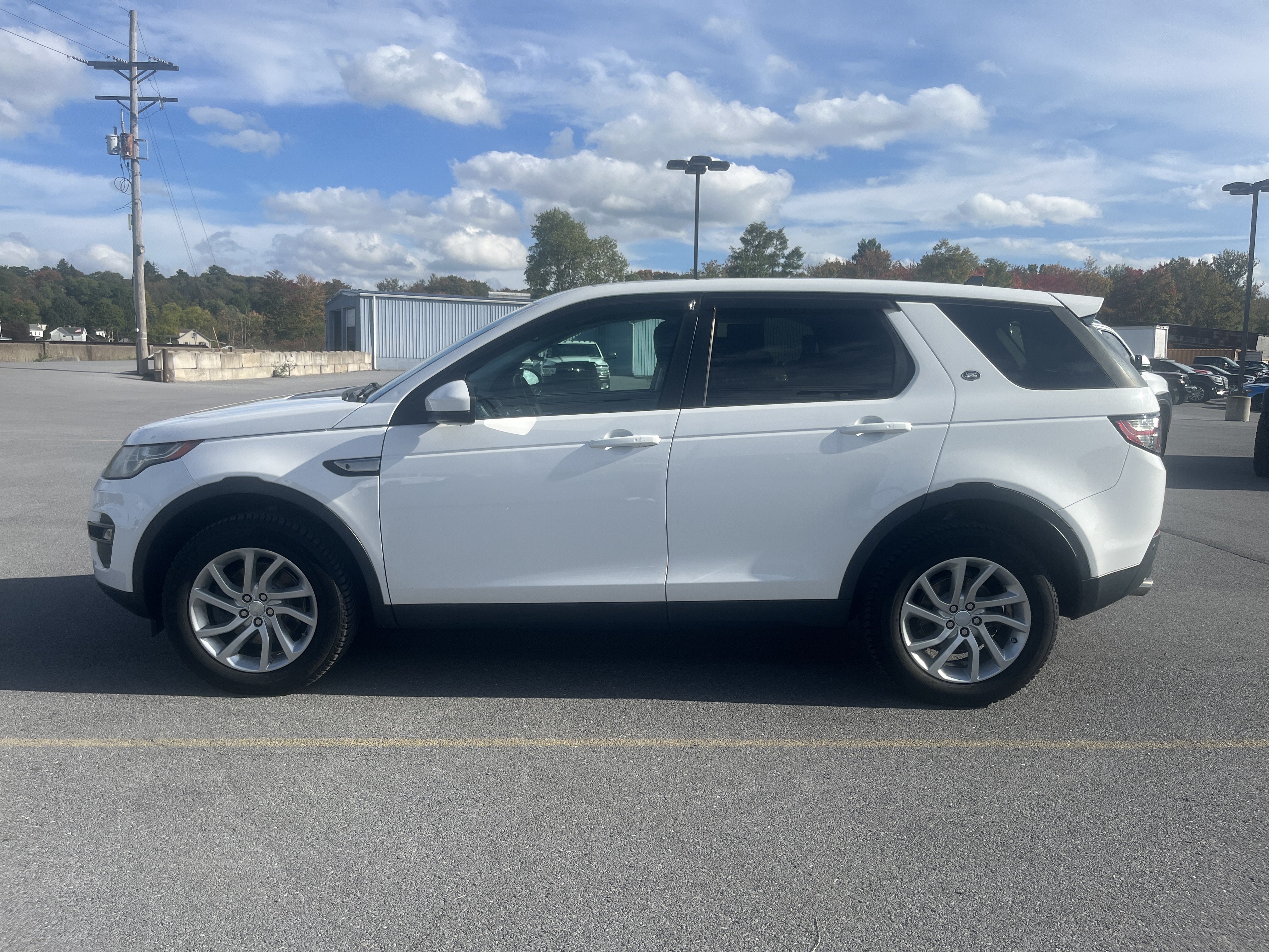 Used 2016 Land Rover Discovery Sport HSE AWD/4WD image 13