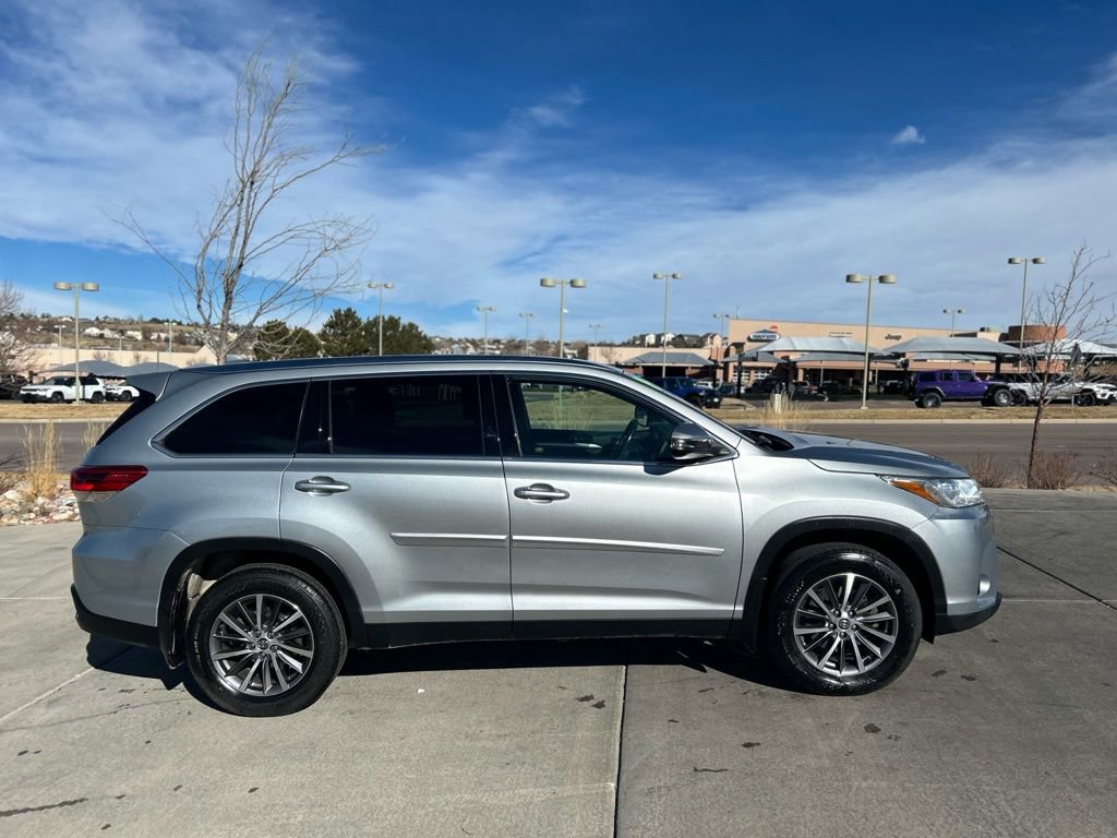 Used 2019 Toyota Highlander XLE image 9