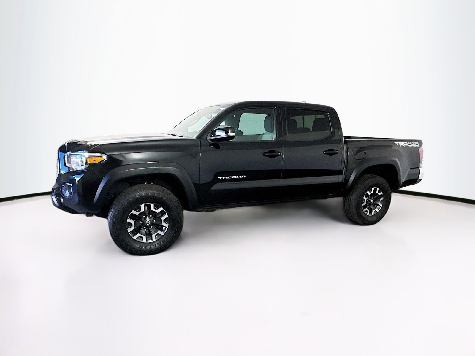 Certified 2023 Toyota Tacoma TRD Off-Road AWD/4WD image 4