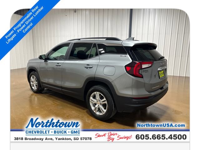 Used 2024 GMC Terrain SLE w/ Driver Convenience Package image 3