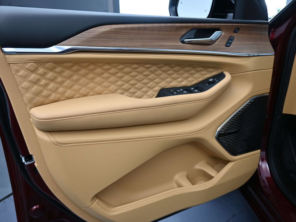 New 2025 Jeep Grand Cherokee L Summit AWD/4WD image 17