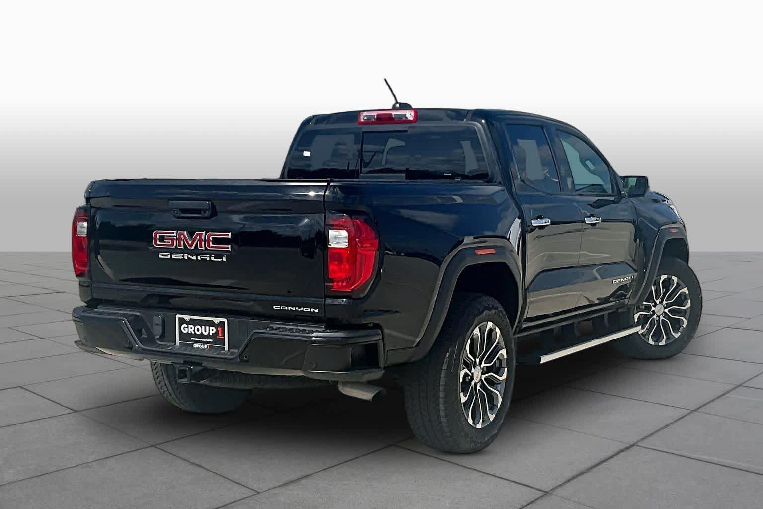 Used 2023 GMC Canyon Denali w/ Denali Black Edition AWD/4WD image 12