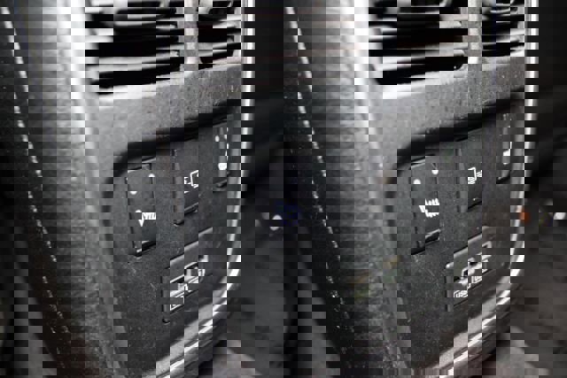 Used 2016 Chrysler 300 C image 20