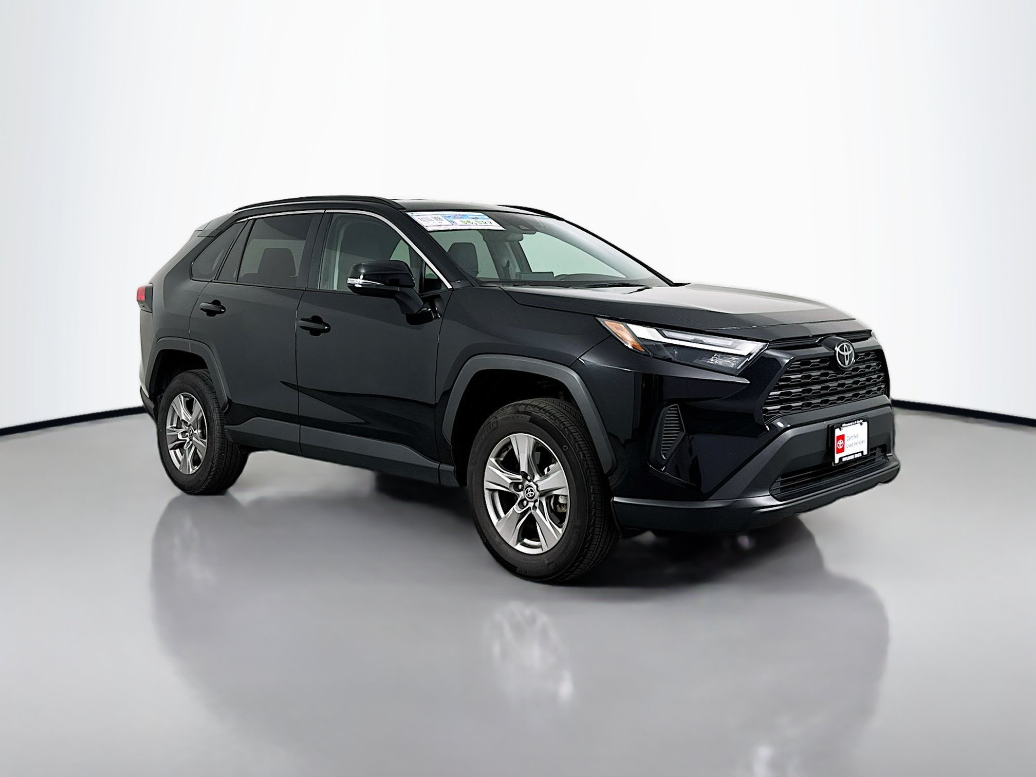 Certified 2025 Toyota RAV4 XLE AWD/4WD image 1