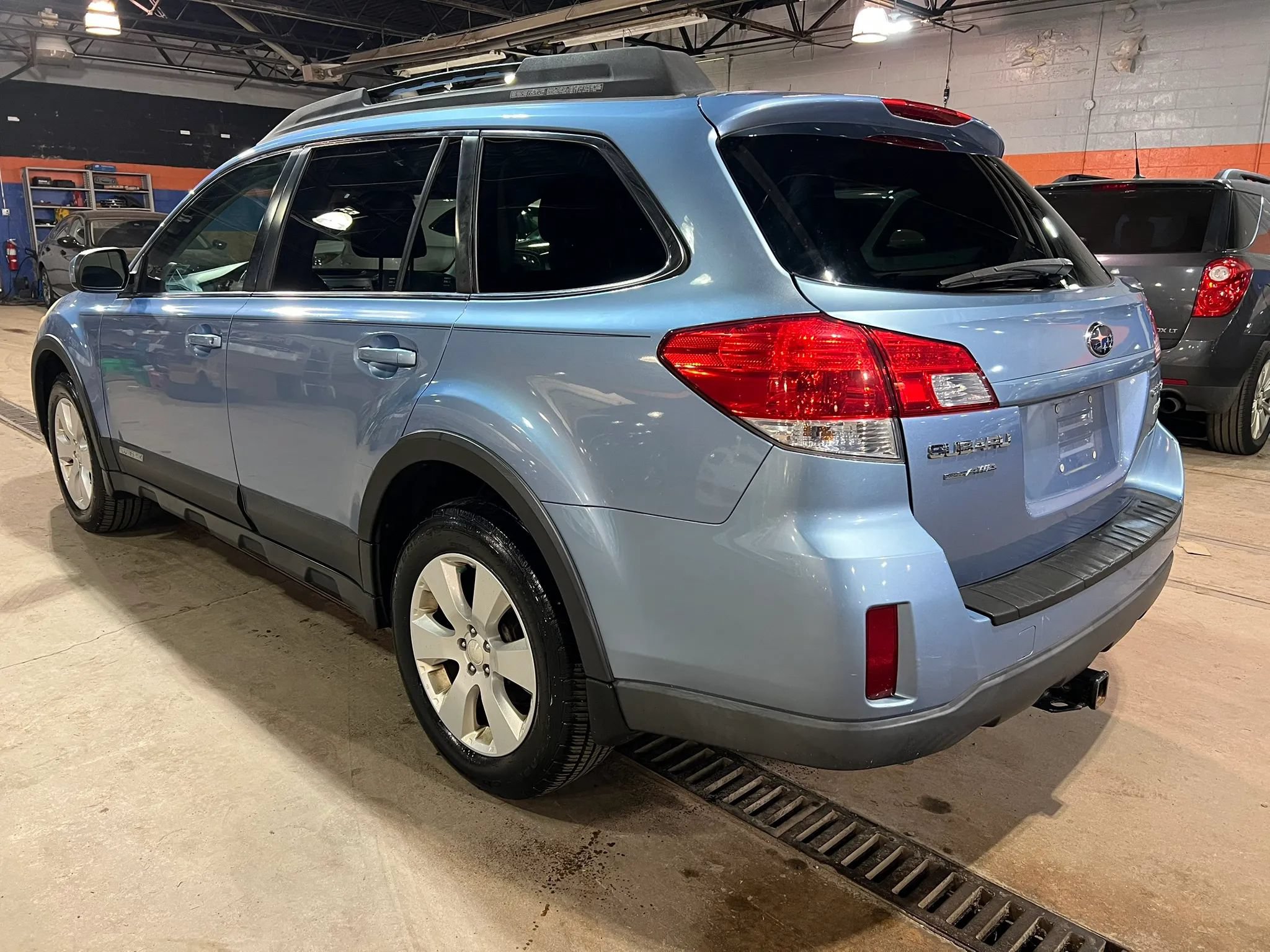 Used 2011 Subaru Outback 2.5i Premium AWD/4WD image 3