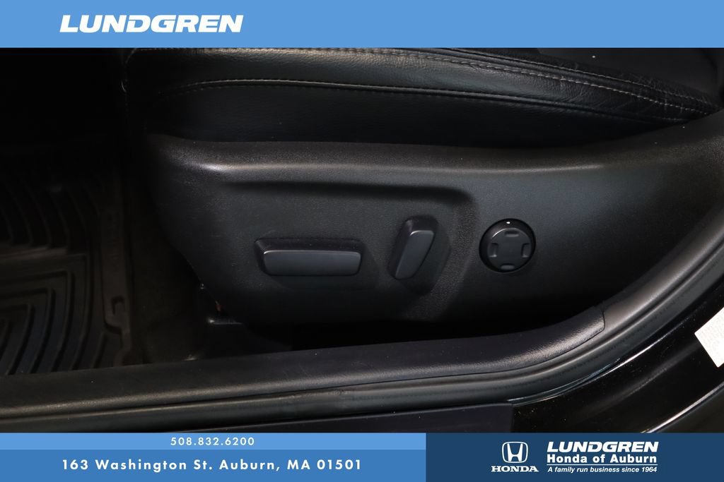 Used 2015 Toyota Avalon XLE FWD image 12