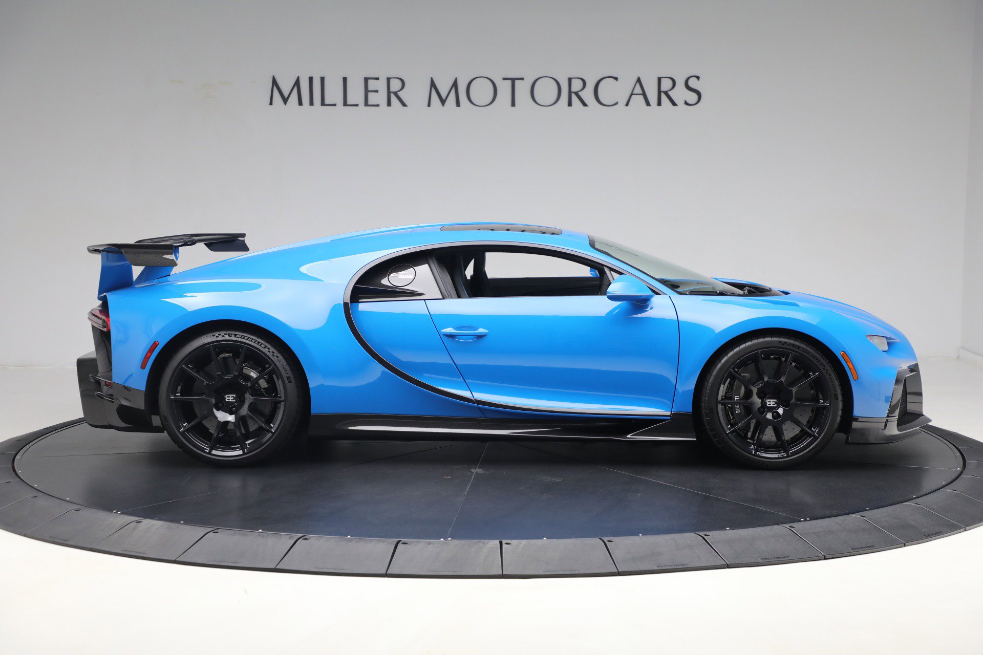 Used 2021 Bugatti Chiron Pur Sport image 9
