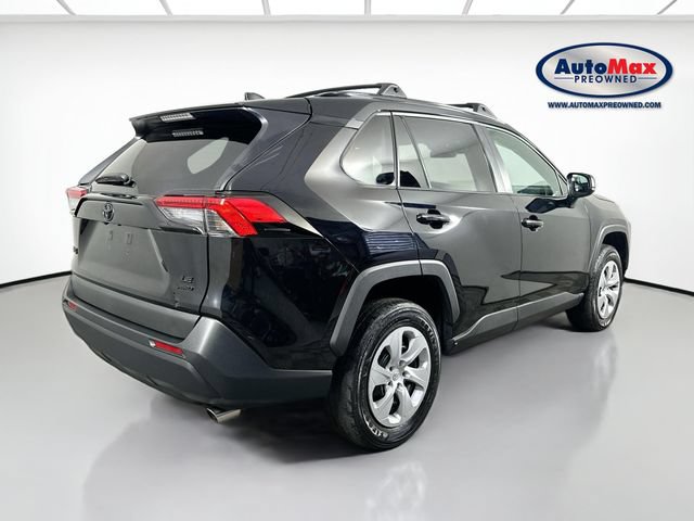 Used 2021 Toyota RAV4 LE AWD/4WD image 2
