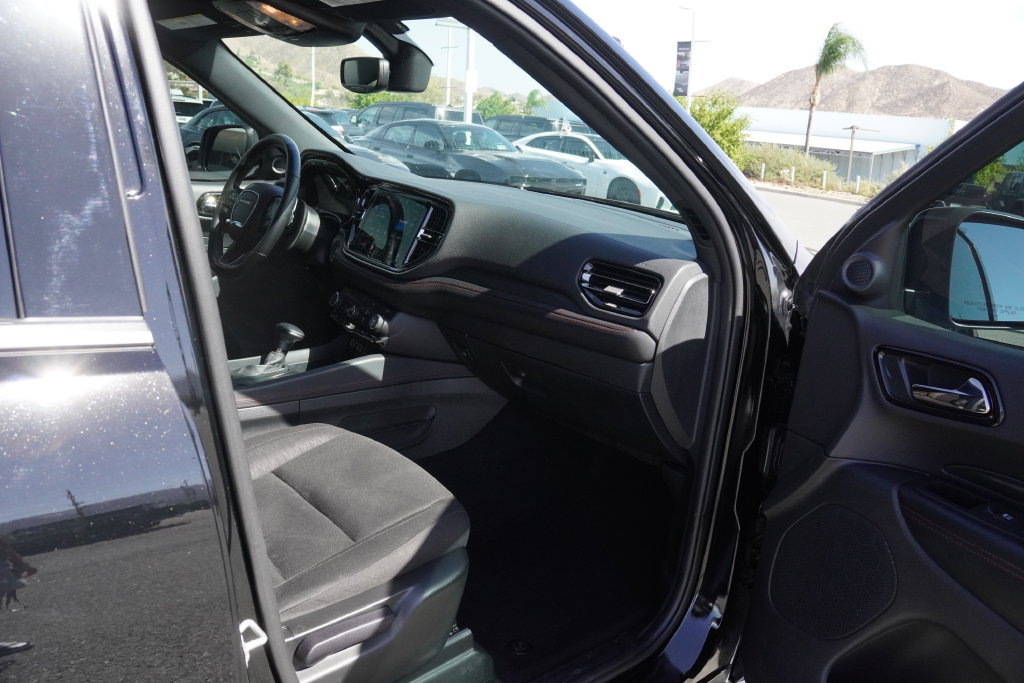 Certified 2025 Dodge Durango GT w/ Blacktop Package RWD image 32
