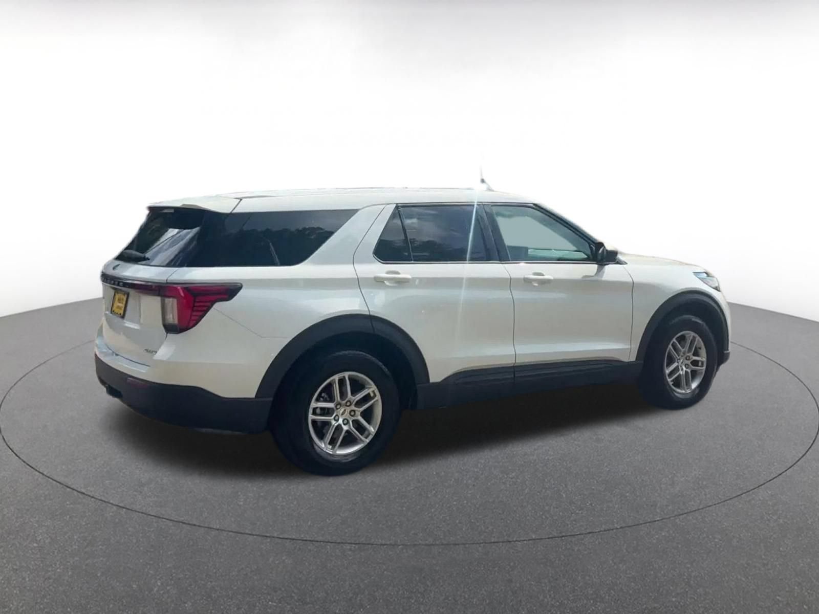 Used 2026 Ford Explorer Active AWD/4WD image 14