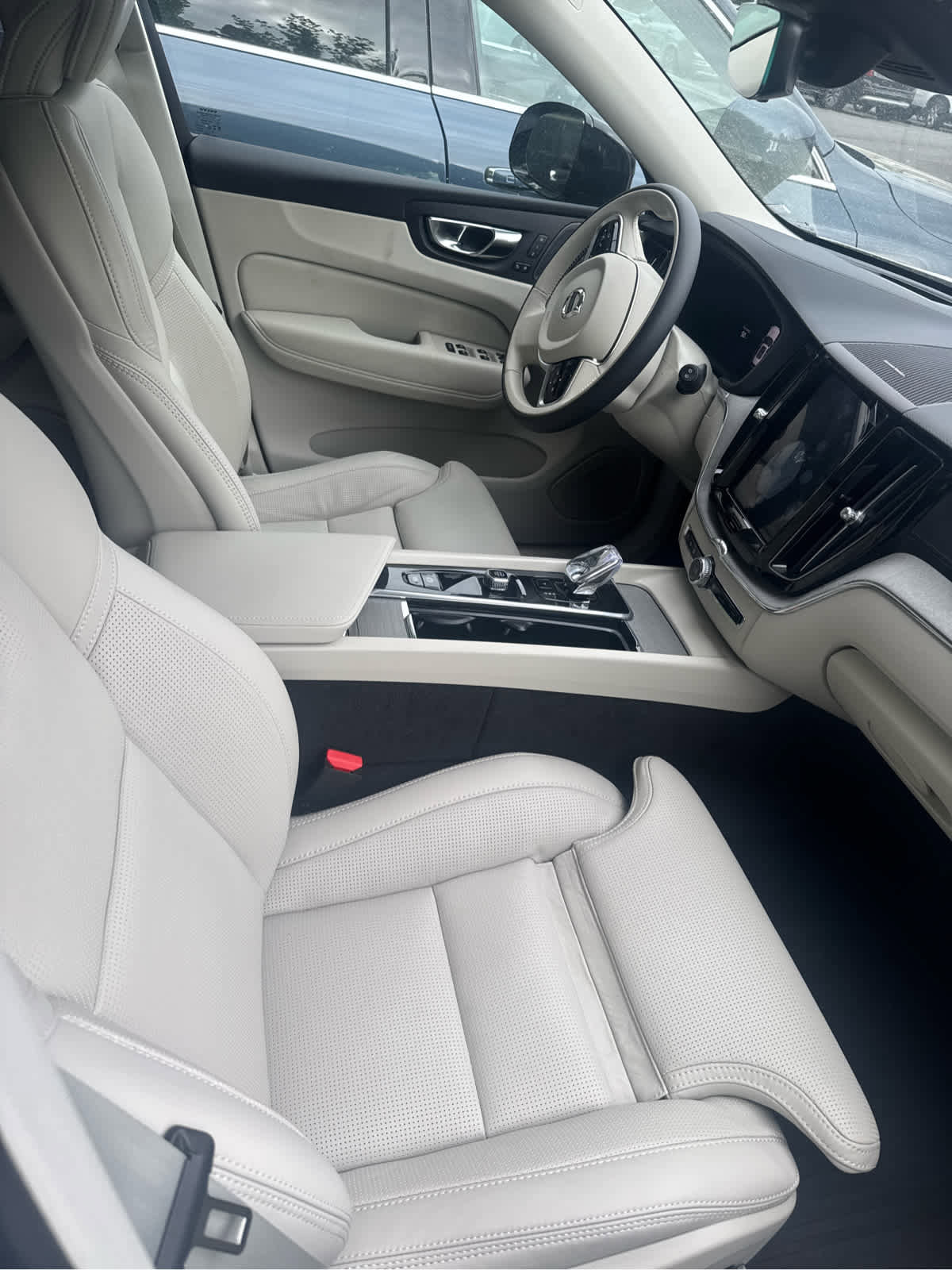 New 2025 Volvo XC60 T8 Ultra w/ Protection Package Premier image 3