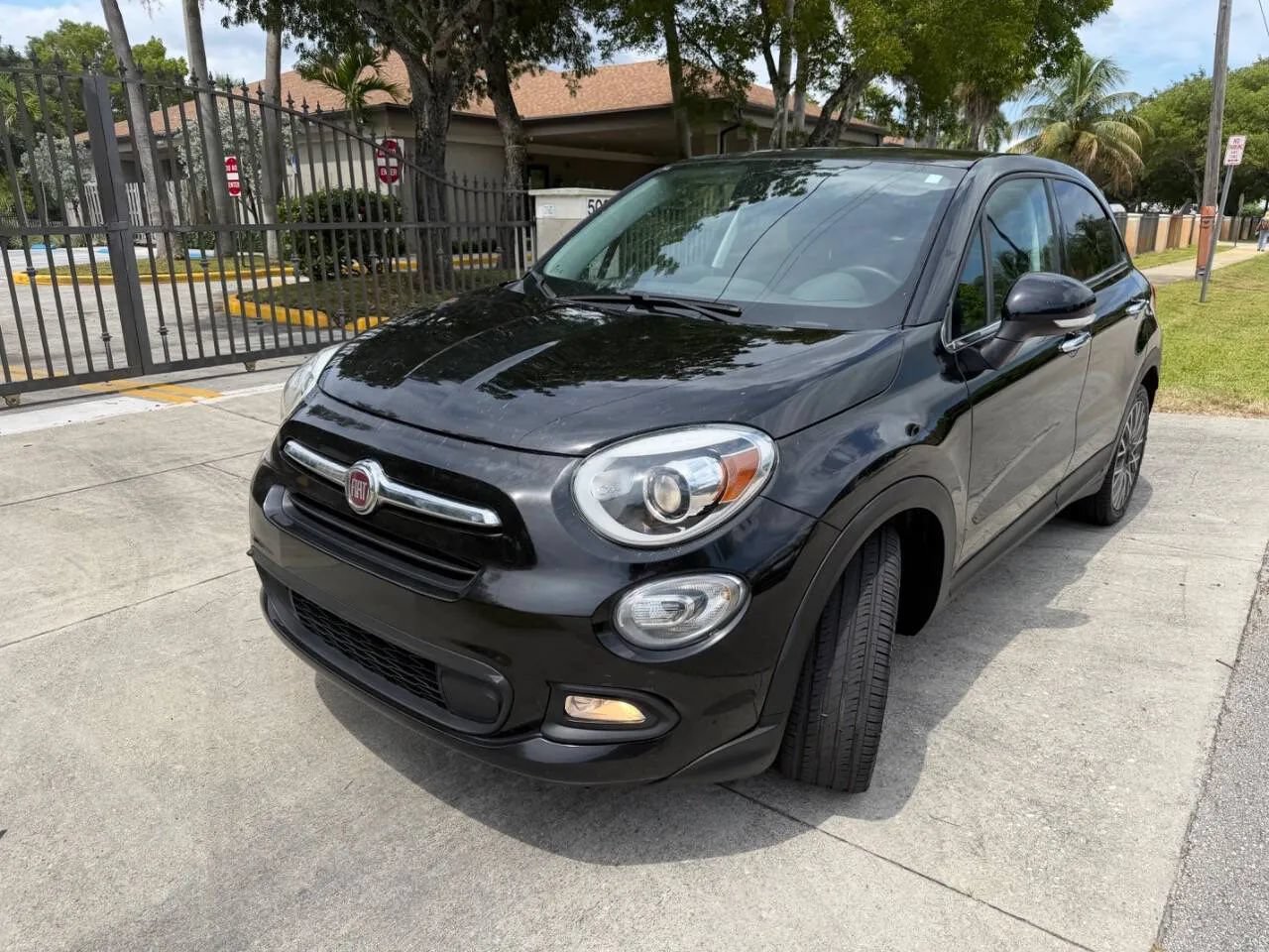 Used 2017 FIAT 500X Lounge w/ Lounge Premium Package (FWD) image 3