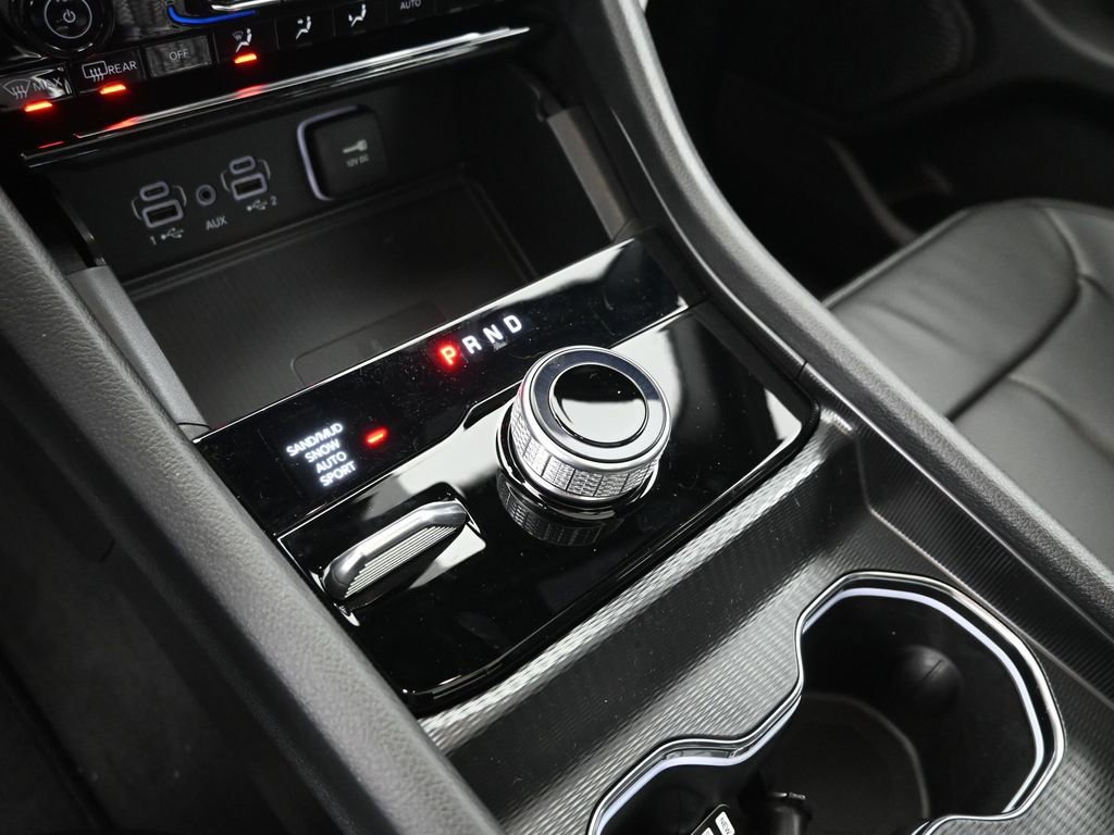 Used 2025 Jeep Grand Cherokee Limited w/ Luxury Tech Group II image 25