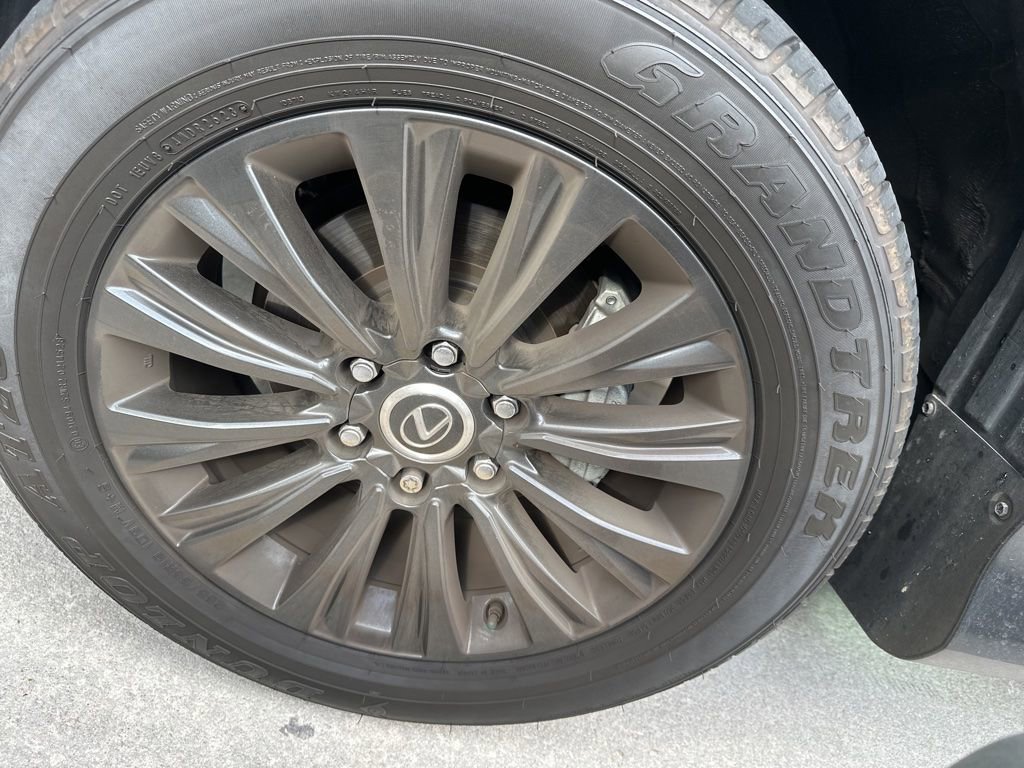 Used 2023 Lexus GX 460 Premium w/ Accessory Package image 7