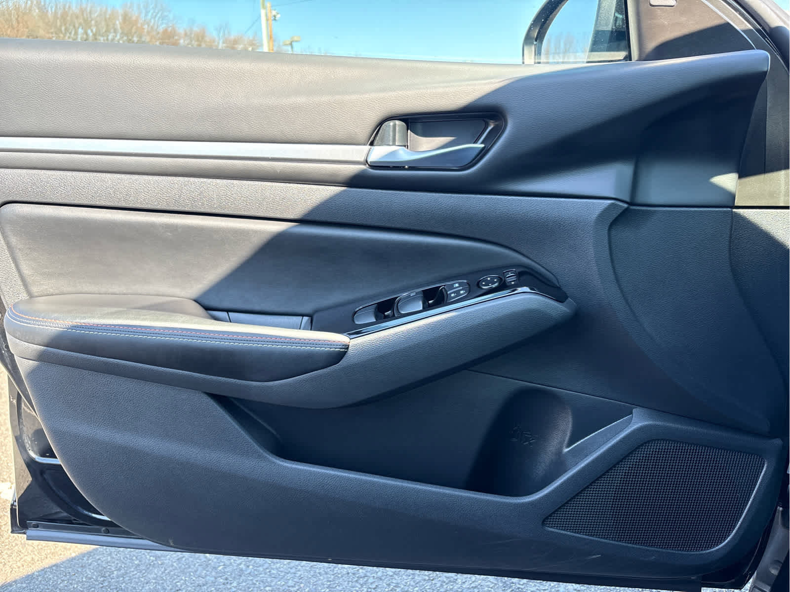 Used 2024 Nissan Altima 2.5 SR w/ SR Premium Package image 29